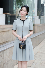 Đầm chữ A xếp ly màu xanh viền đen