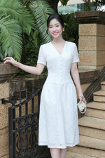 Đầm trắng xô thêu dáng xòe nhấn eo