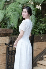 Đầm trắng xô thêu dáng xòe nhấn eo