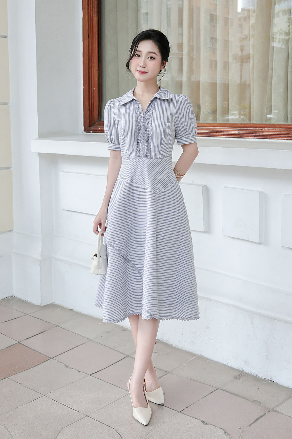 Đầm xòe họa tiết kẻ phối viền đăng ten