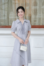 Đầm xòe họa tiết kẻ phối viền đăng ten