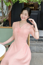 Đầm xòe hồng cổ V đính nơ phối ren