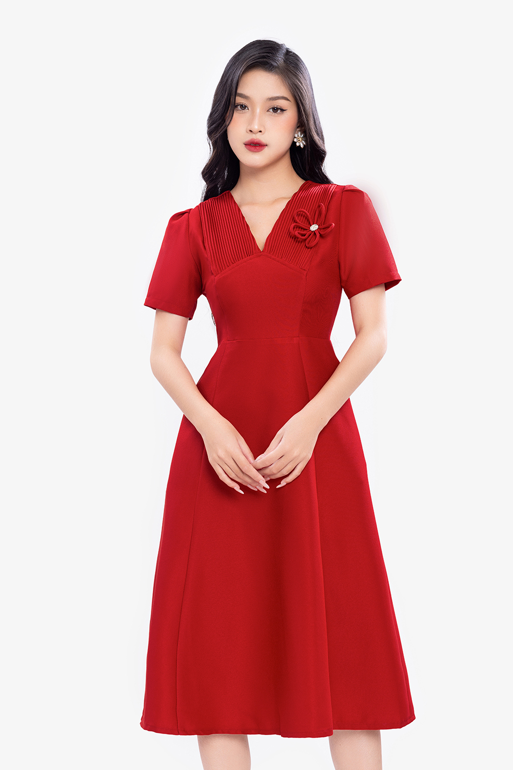 Đầm đỏ dự tiệc dáng dài xòe đính hoa