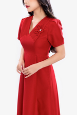 Đầm đỏ dự tiệc dáng dài xòe đính hoa