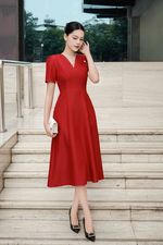 Đầm đỏ dự tiệc dáng dài xòe đính hoa