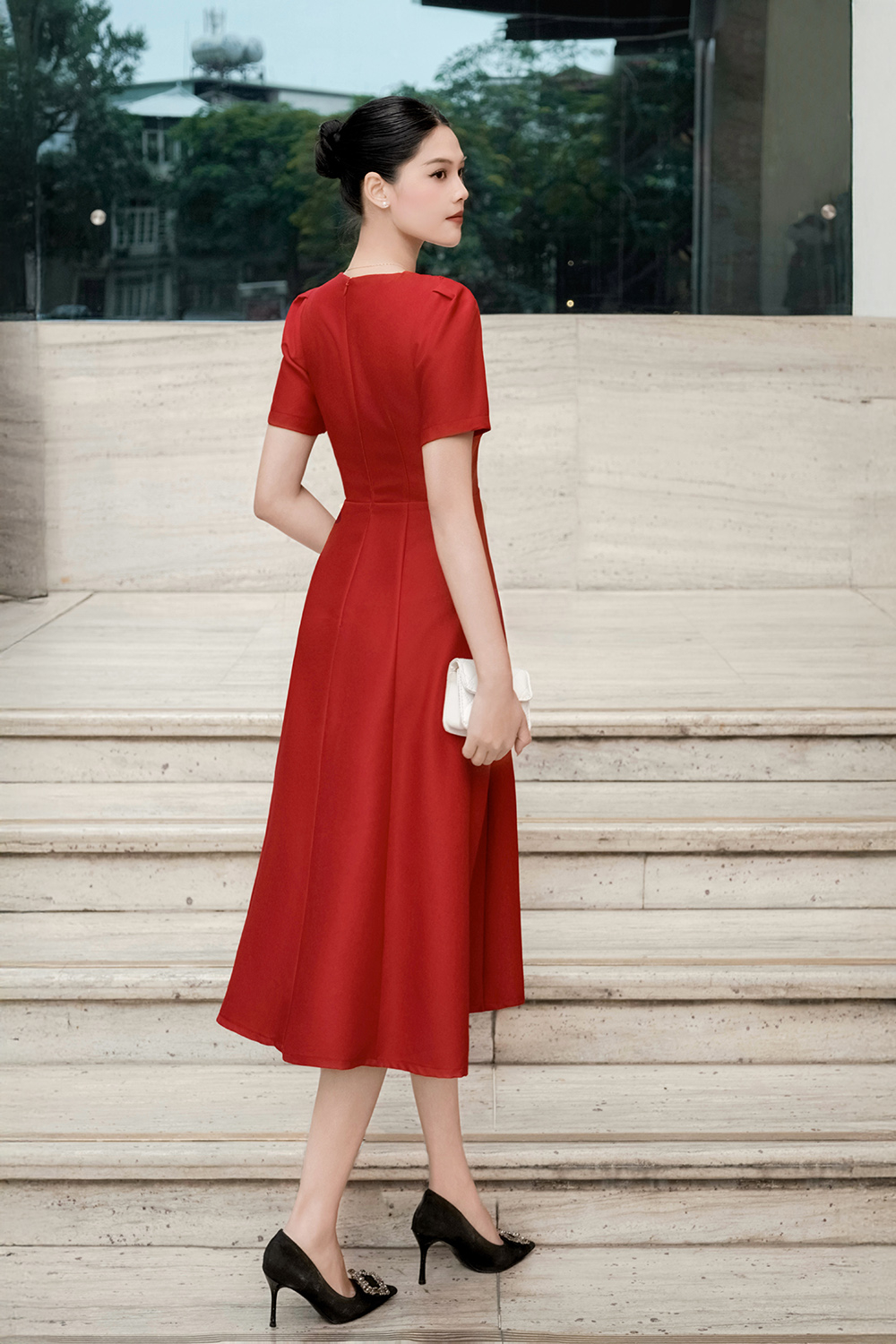 Đầm đỏ dự tiệc dáng dài xòe đính hoa