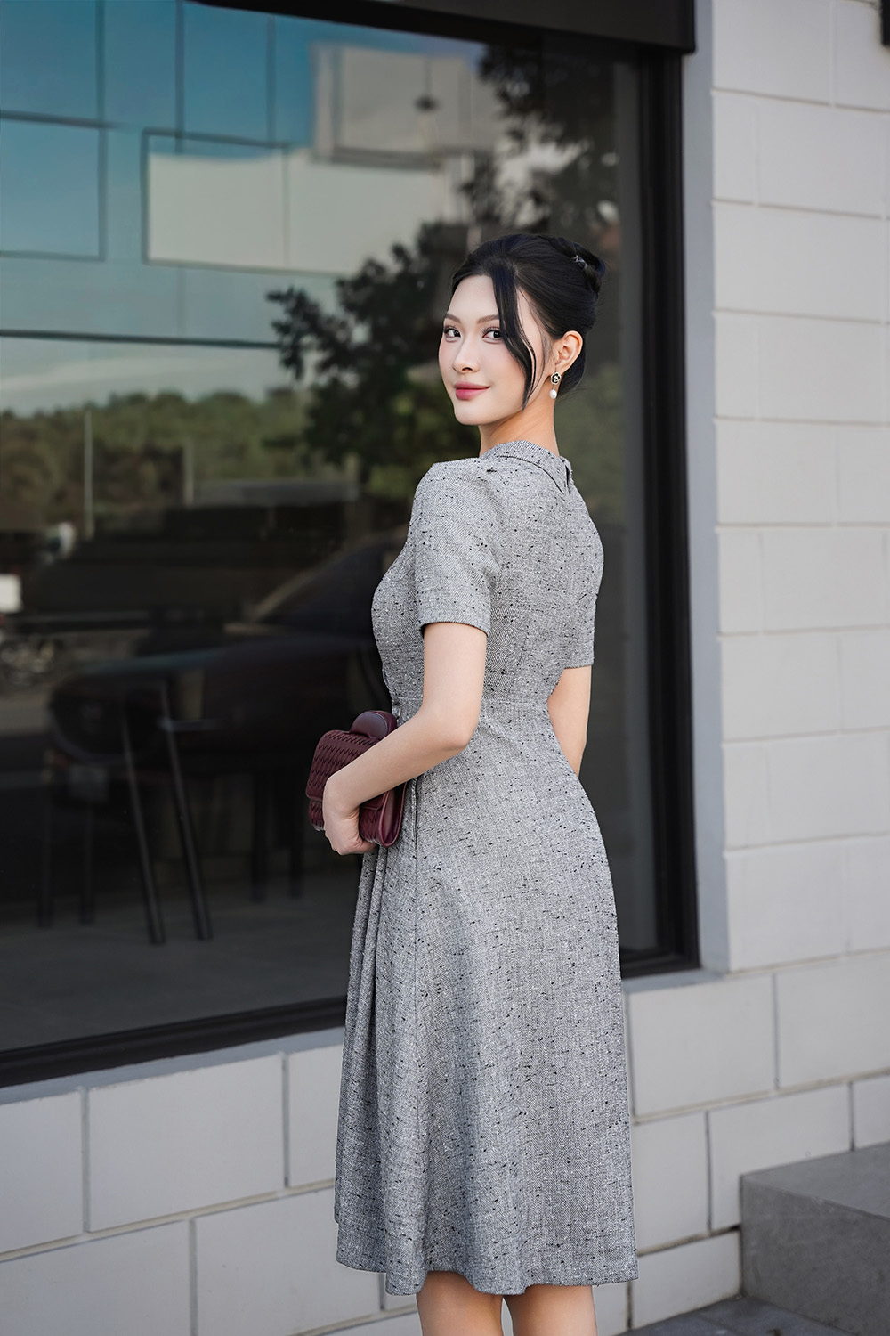 Đầm công sở dáng chữ A cổ lá nhọn