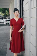 Đầm đỏ dáng xòe cổ V