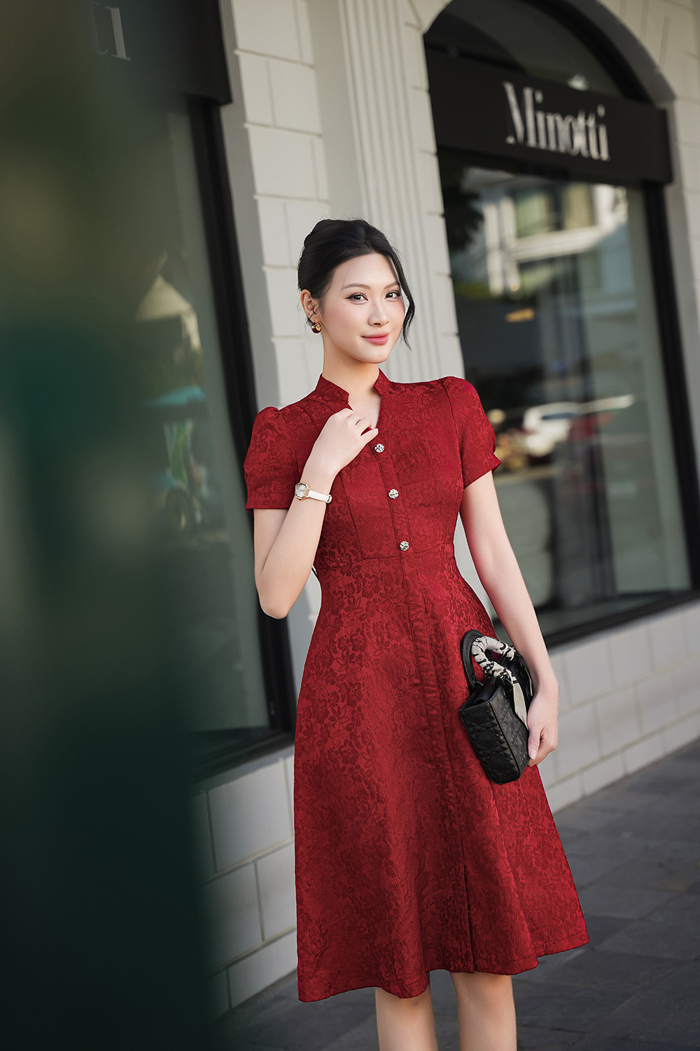 Đầm đỏ gấm hoa nổi dáng xòe KK181-27