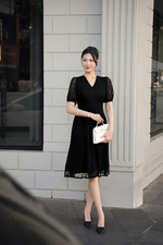 Đầm ren đen dáng xòe dài tay phồng