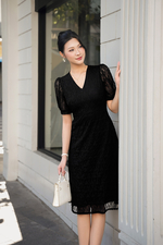 Đầm ren đen dáng xòe dài tay phồng