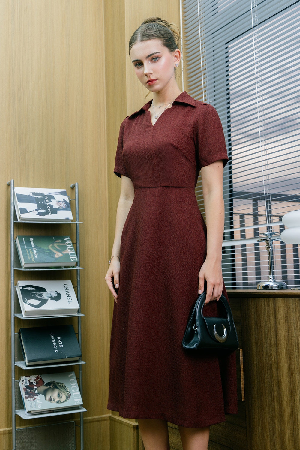 Đầm đỏ dáng xòe cổ sơ mi