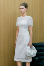 Đầm ren trắng dự tiệc dáng ôm