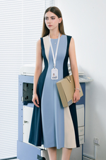 Đầm xòe dáng dài phối màu sát nách