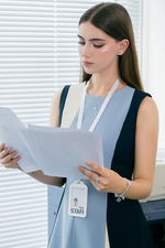 Đầm xòe dáng dài phối màu sát nách