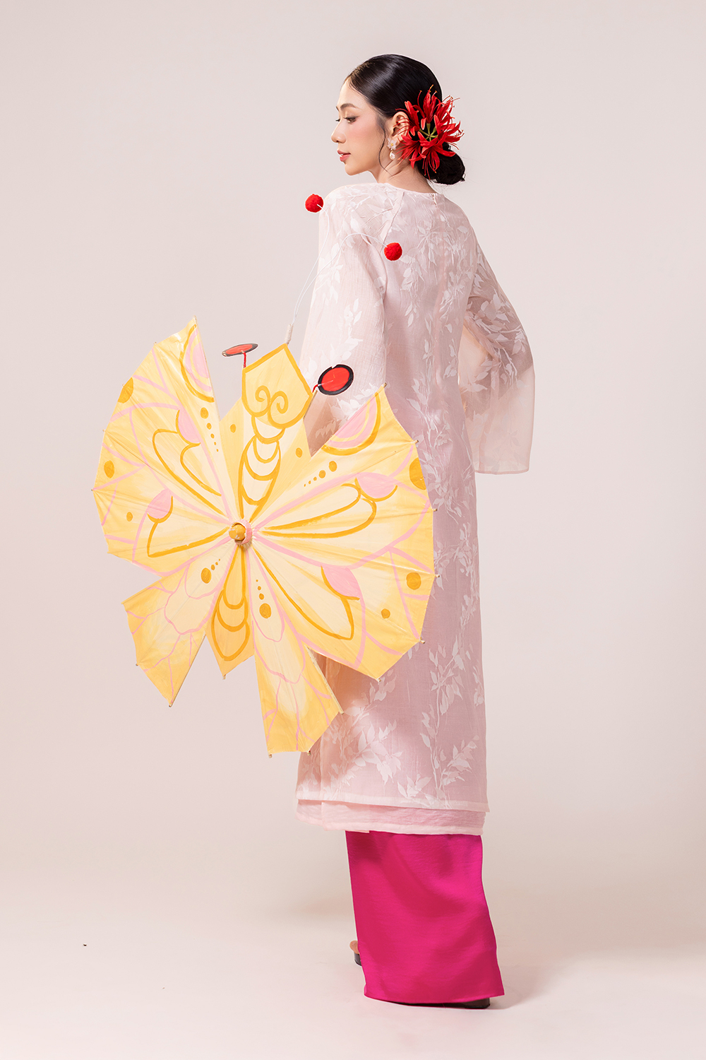 Quần lụa hồng đậm ống suông mặc áo dài