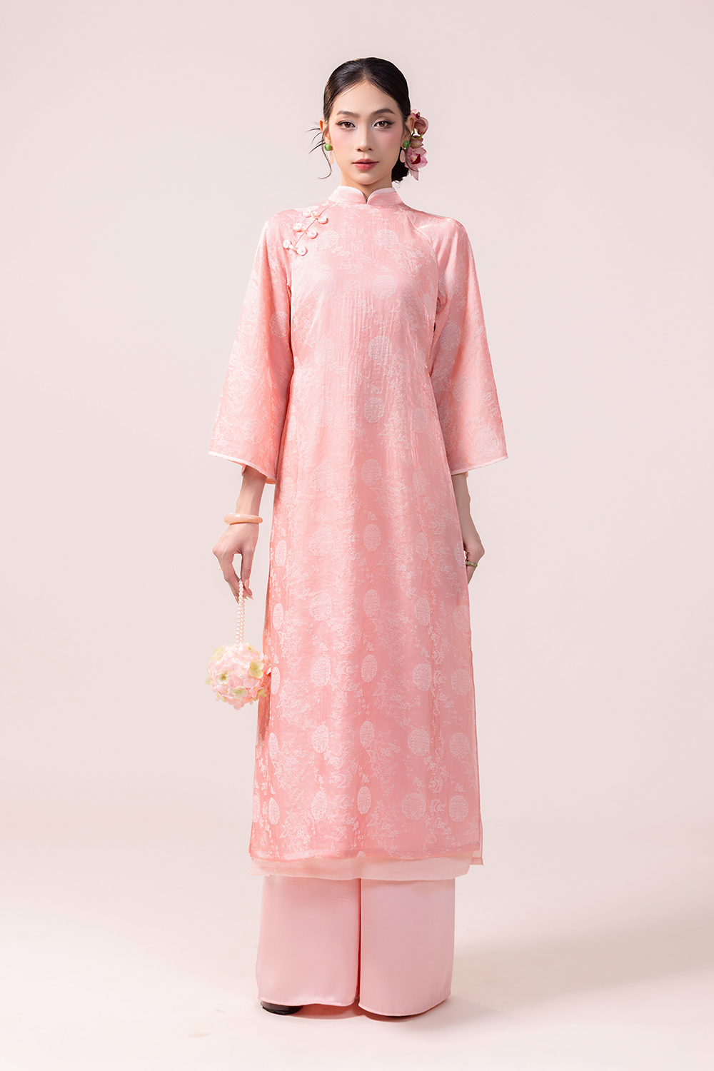 Quần lụa ống suông màu hồng phấn