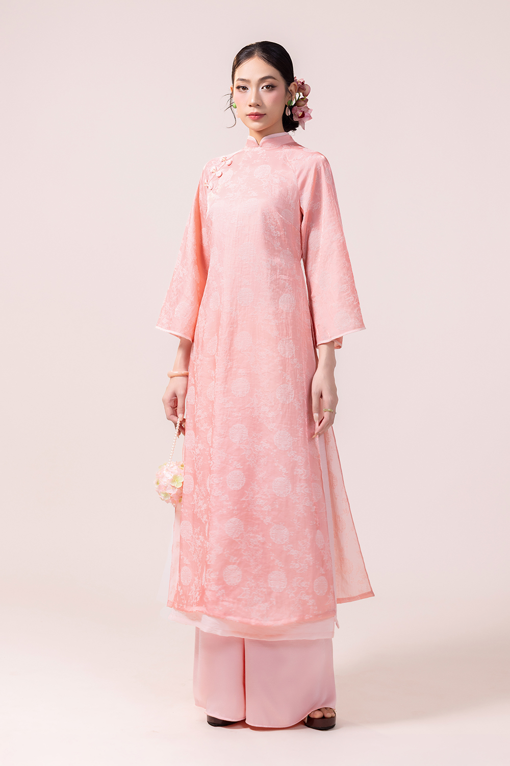 Quần lụa ống suông màu hồng phấn