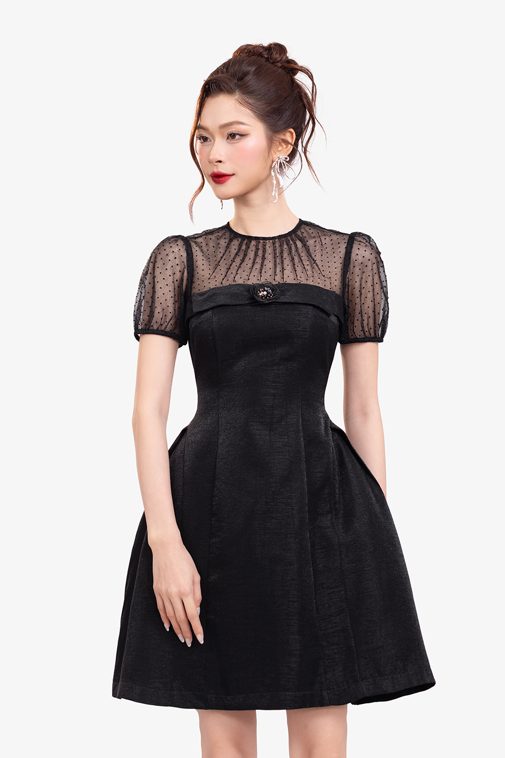 Đầm đen dự tiệc phối lưới dáng chữ A