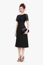 Đầm đen dáng xòe phối ren cổ tròn