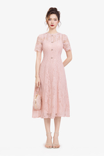 Đầm ren hồng dáng xòe phối nút