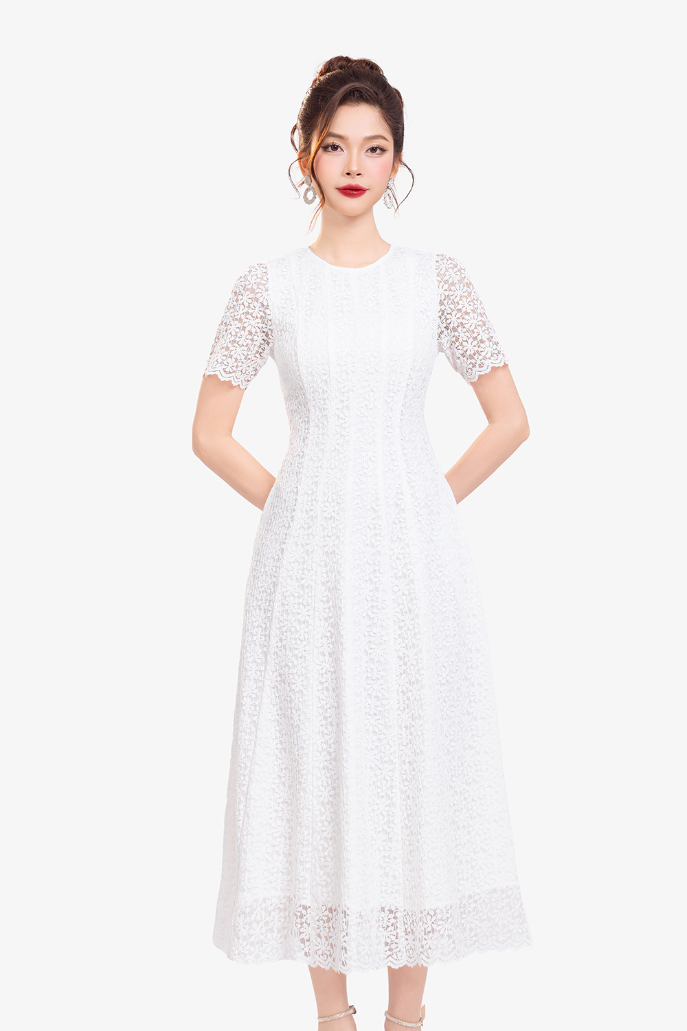 Đầm ren trắng dự tiệc dáng dài