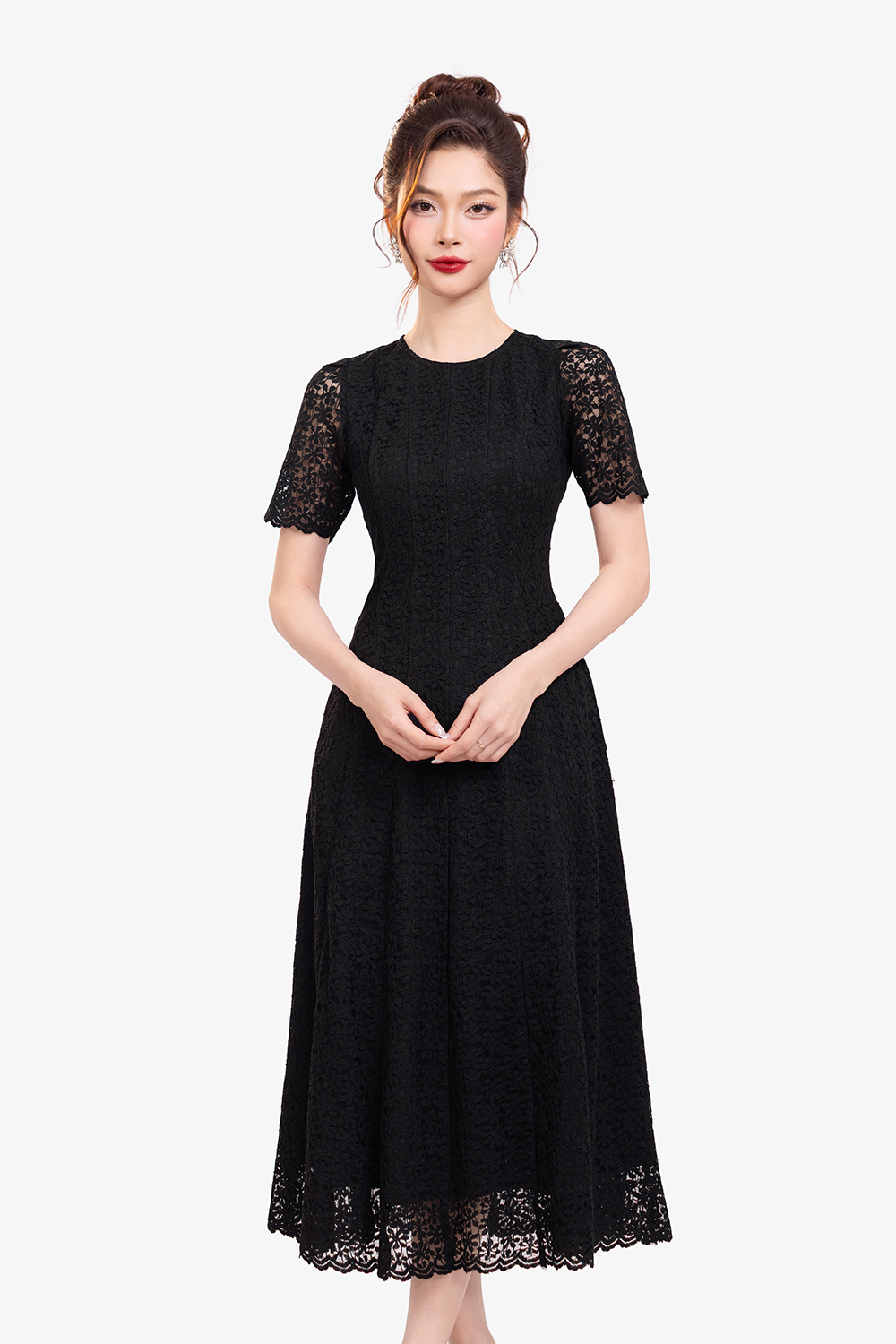 Đầm ren đen dự tiệc dáng xòe dài