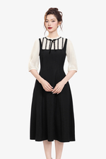 Đầm đen phối kem cổ trụ viền bèo