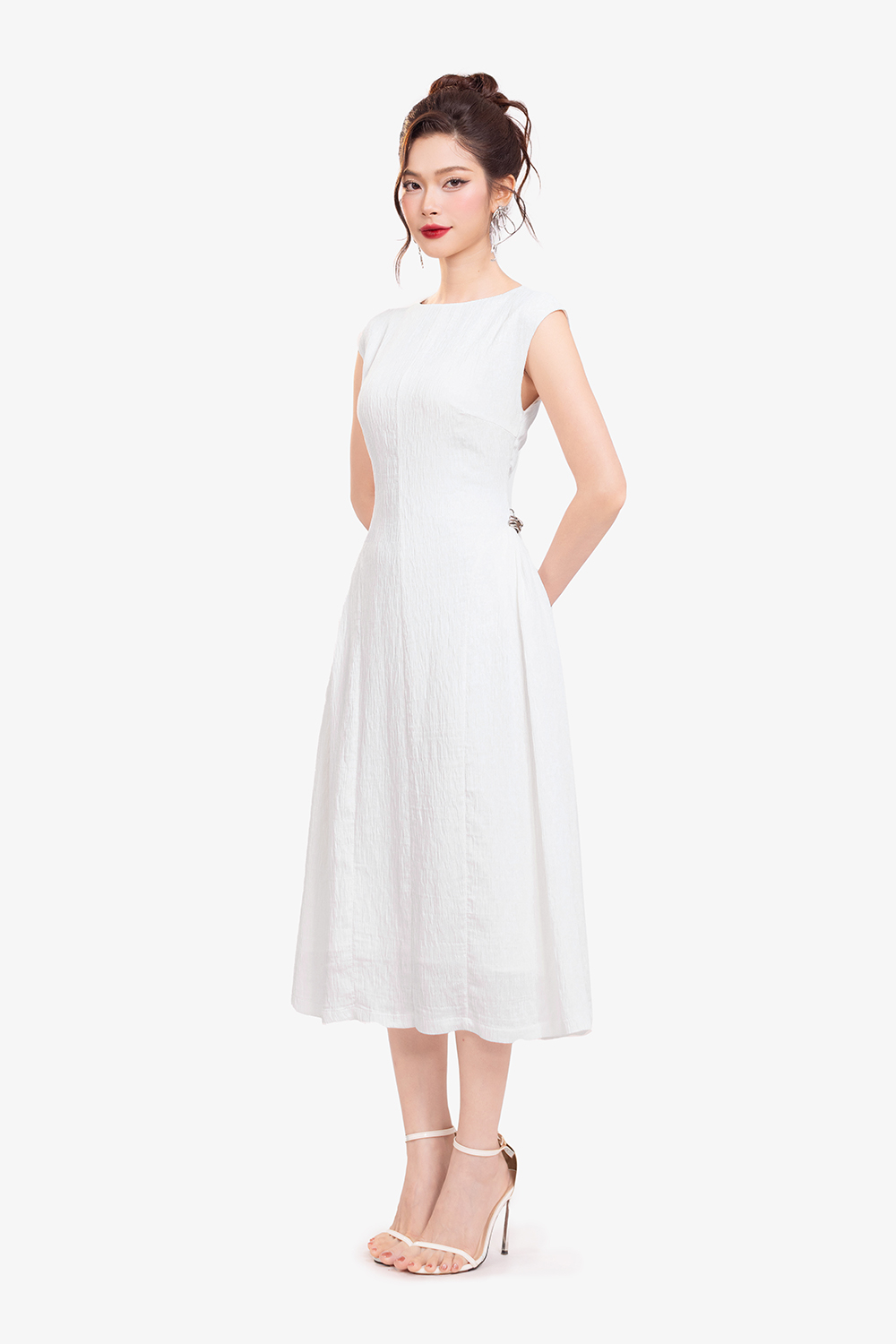 Đầm trắng dự tiệc dáng chữ A