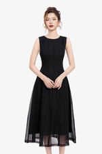 Đầm đen dáng dài cổ tròn sát nách