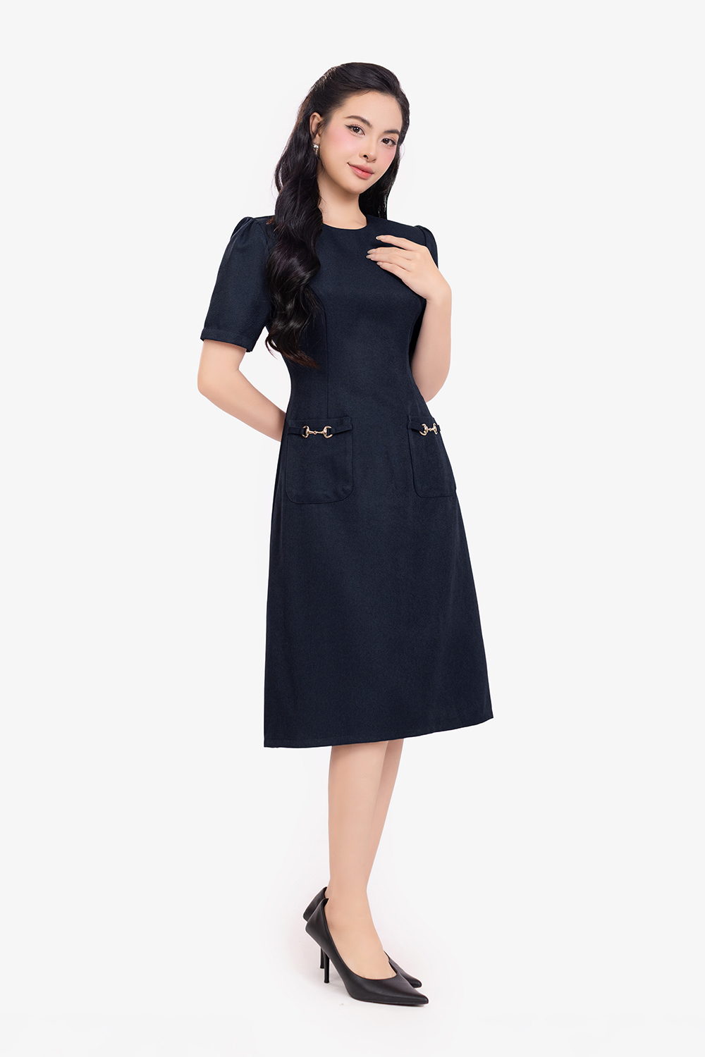 Đầm công sở chữ A cổ tròn phối túi trước