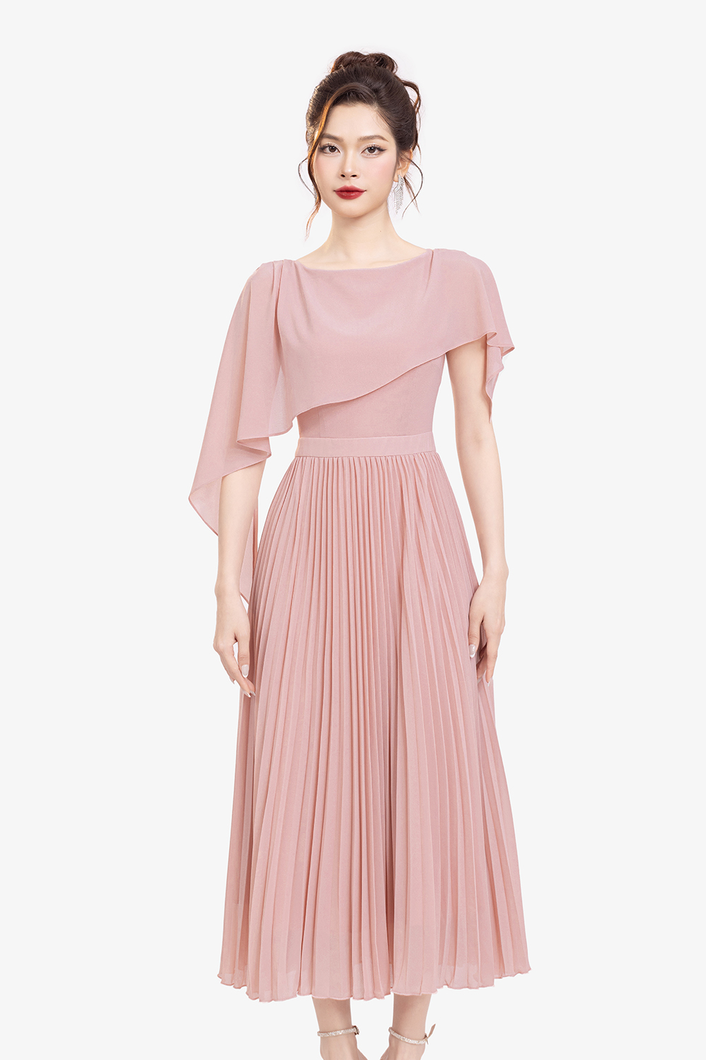 Đầm hồng dự tiệc dáng xòe xếp ly tay choàng