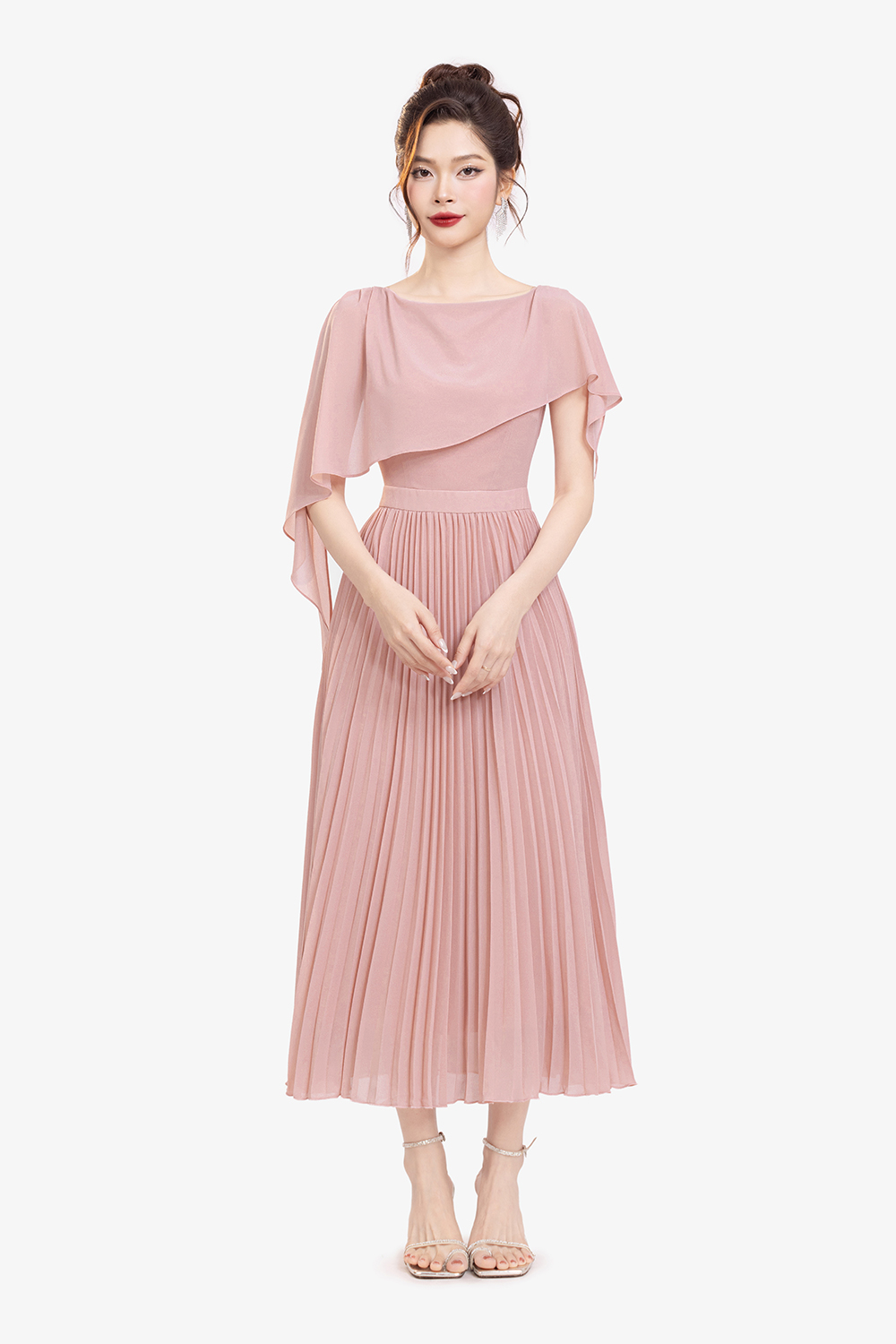 Đầm hồng dự tiệc dáng xòe xếp ly tay choàng