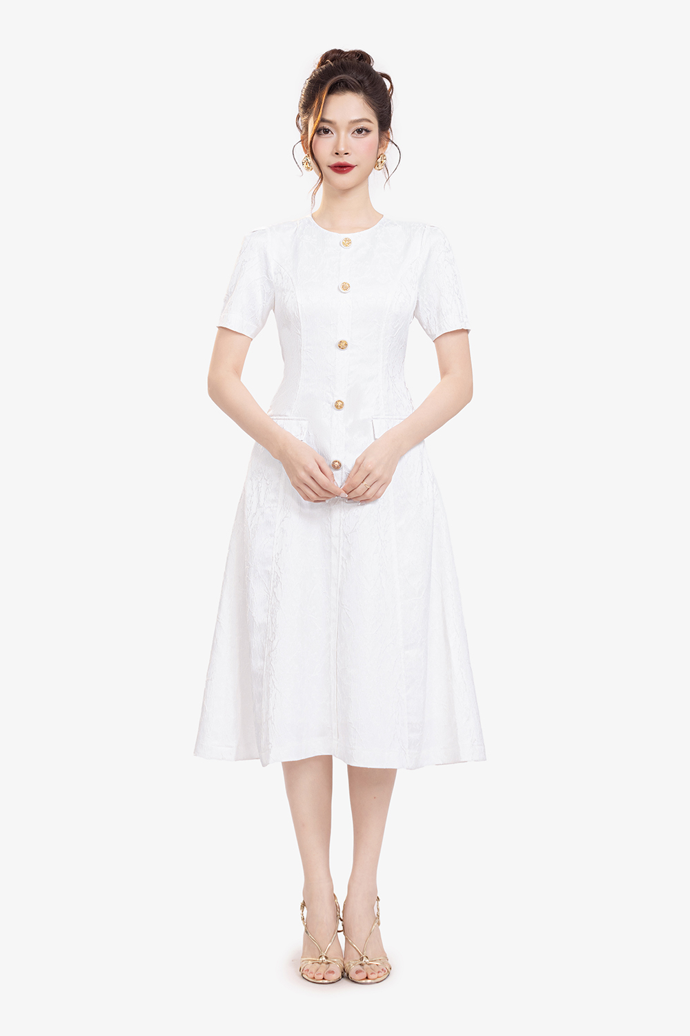 Đầm trắng dự tiệc dáng A dài đính nút