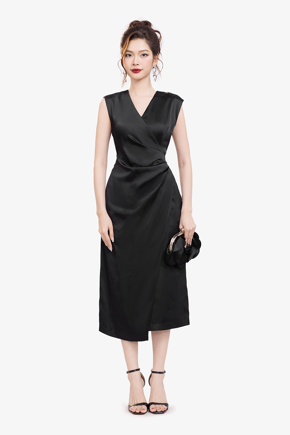 Đầm lụa đen dáng dài nhún eo