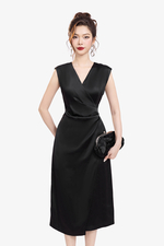 Đầm lụa đen dáng dài nhún eo