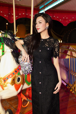 Đầm ren dự tiệc dáng ôm dài