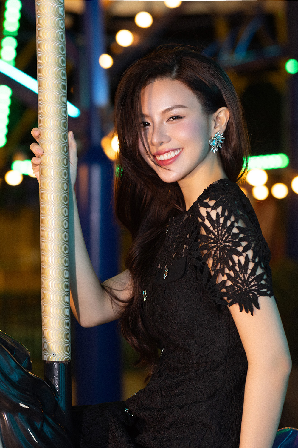 Đầm ren dự tiệc dáng ôm dài