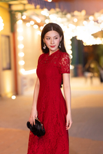 Đầm ren dự tiệc màu đỏ dáng xòe
