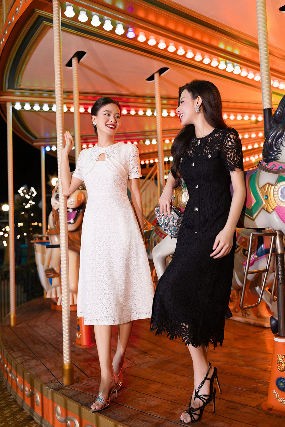 Đầm ren trắng dự tiệc dáng xòe dài