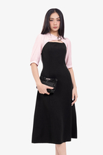Đầm đen công sở dáng chữ A phối hồng