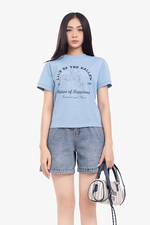 Áo thun xanh tay ngắn phom suông