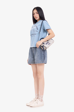 Áo thun xanh tay ngắn phom suông