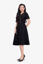 Đầm đen xòe đuôi cá xếp ly phối viền đăng ten