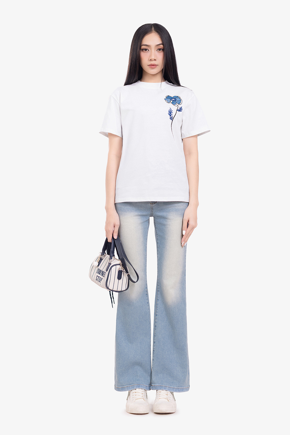 Quần jean nữ ống loe màu xanh nhạt