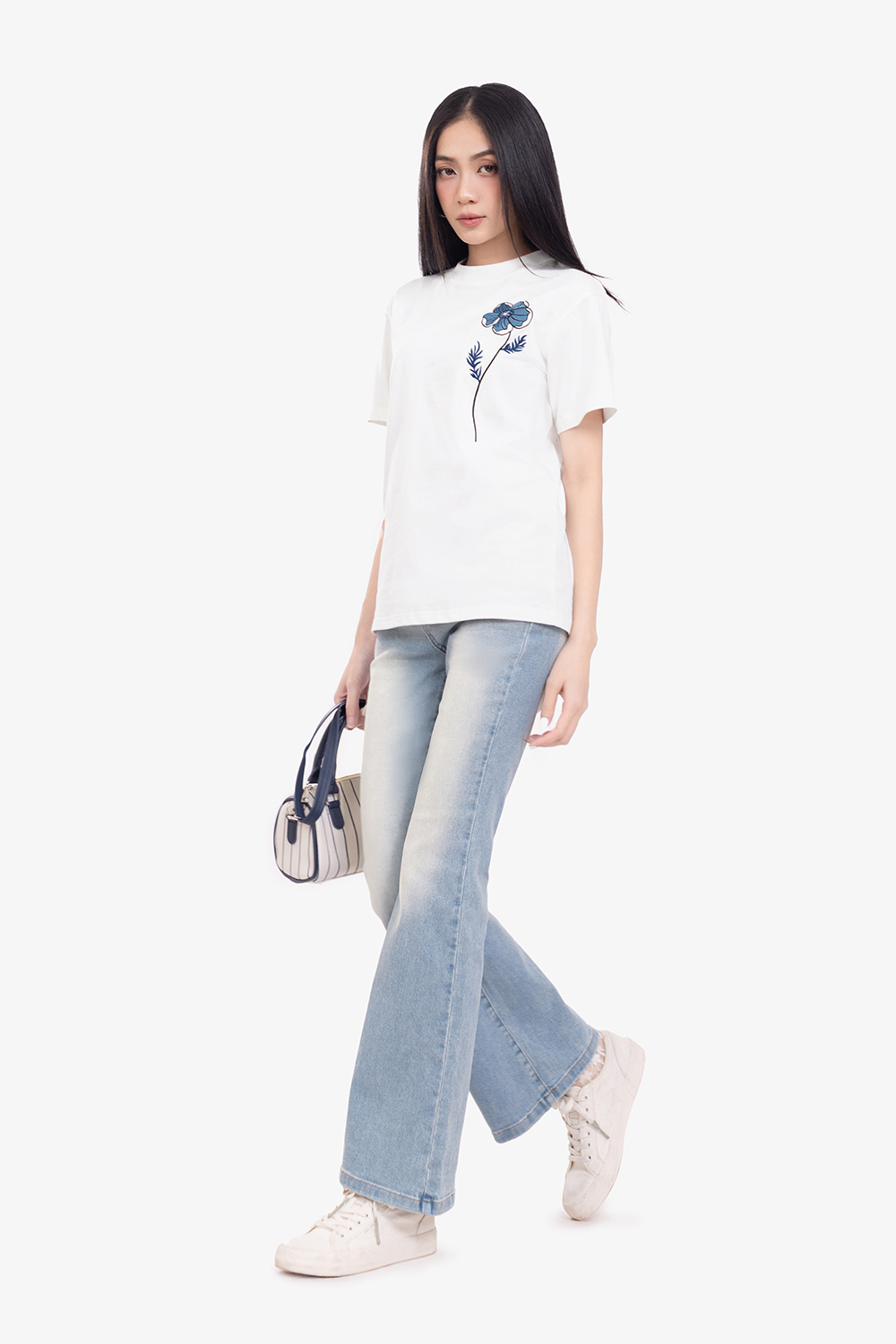 Quần jean nữ ống loe màu xanh nhạt