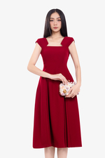 Đầm xòe đỏ dự tiệc vai bản to