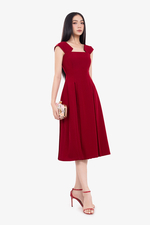 Đầm xòe đỏ dự tiệc vai bản to