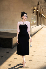 Đầm đen công sở dáng chữ A phối hồng