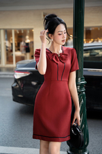 Đầm đỏ chữ A viền đăng ten phối nơ